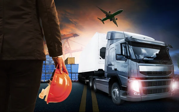 Caminhão de contêineres, navio no porto e avião de carga de carga no transporte — Fotografia de Stock