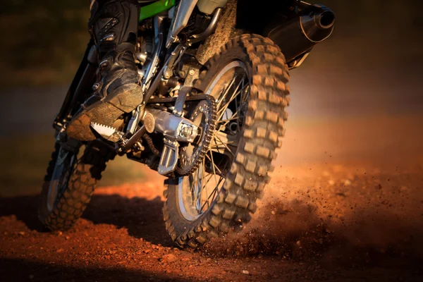 Acción de la motocicleta enduro en pista de tierra —  Fotos de Stock