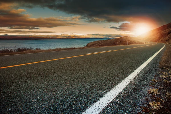 Landscape lookout of asphalt highway in aoraki - mt.cook nationa — Stock Photo, Image