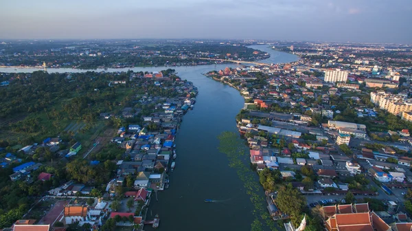 Letecký pohled na klong chlapec kred důležitý mezník chaopraya ri — Stock fotografie