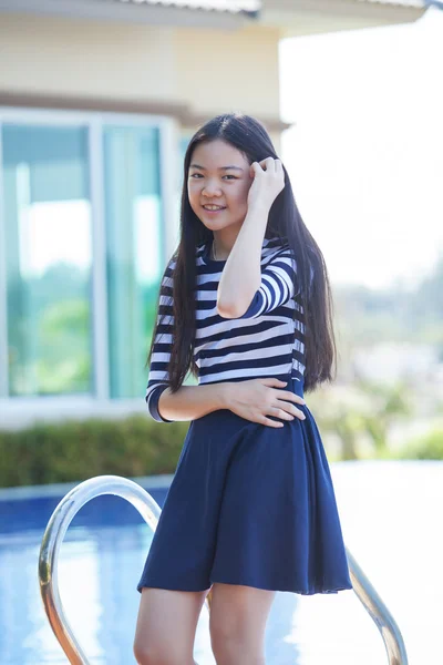 Fiatal ázsiai tini mosolygó arc boldogság érzés h portréja — Stock Fotó