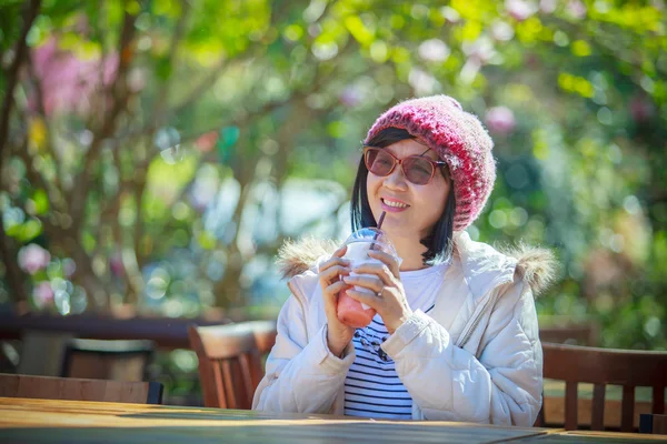 Portrait of 40s years asian woman with cool juicy drinking bottl — Stock Photo, Image