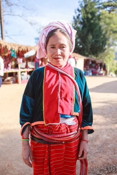 CHIANGMAI THAILAND - JAN10 : dara-ang  thai hill tribe in woman — Stock Photo, Image