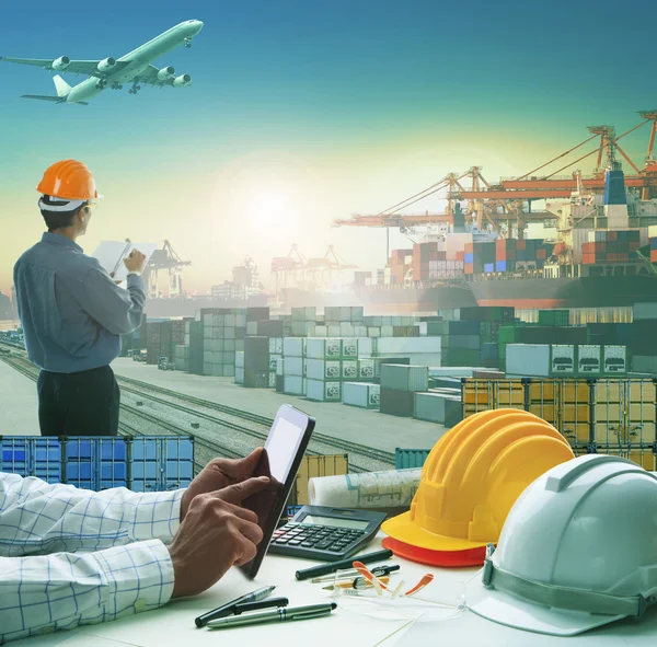 Hand of business man working on working table in container dock — Stock Photo, Image