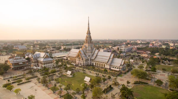 Vista aerea di Wat Sothorn templein Chachengsao provincia orientale — Foto Stock
