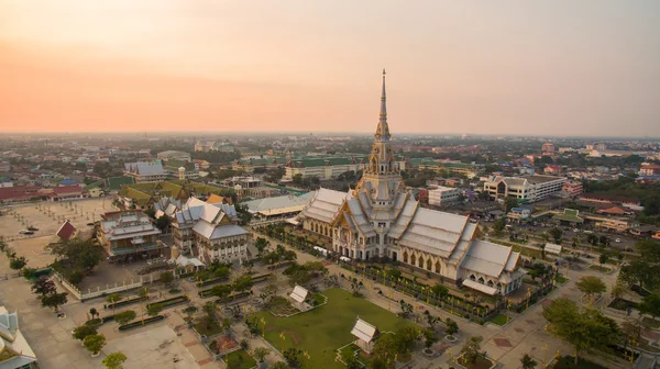 Vista aerea di Wat Sothorn templein Chachengsao provincia orientale — Foto Stock