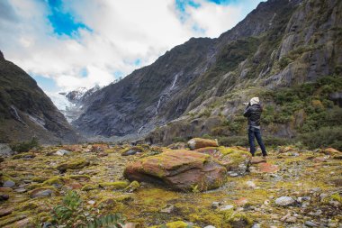 fotoğrafçı bir fotoğrafta franz josef glacier içinde Güney Isla alarak.