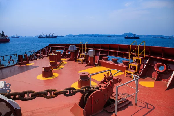 Working field on front of heavey commercial tanker ship floating — Stock Photo, Image