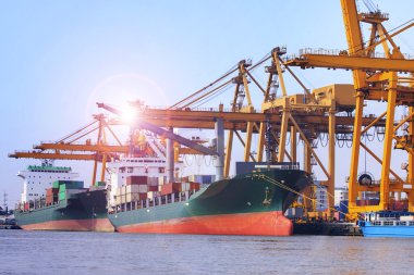 ticari gemi bağlantı noktası görüntü kullanım için nakliye konteyner yükleme