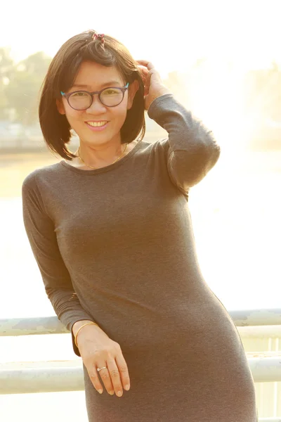 Portrait de bons soins de santé 40s ans thai femme sourire visage — Photo