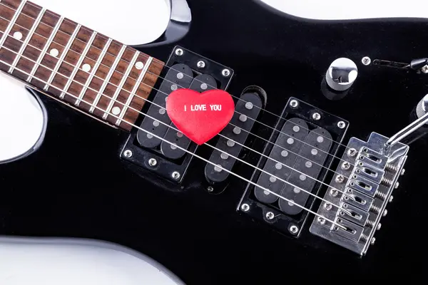 Zwarte elektrische gitaar en hart — Stockfoto