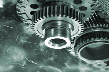 cogwheels ve titanyum ve çelik dişli