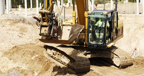 Sürücü buldozer kabin içinde çalışma — Stok fotoğraf