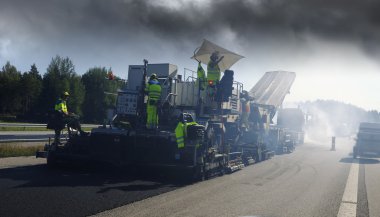 Yol çalışmaları ve yolun tarmacking