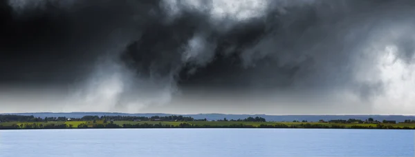 Land, sea and sky, panoramic perspective — Stock Photo, Image