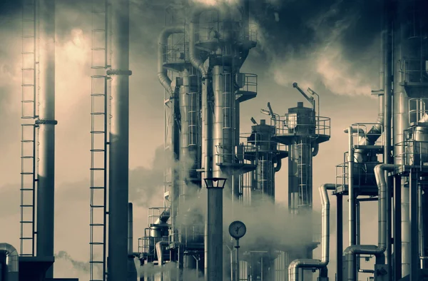 Indústria de refinaria de petróleo, gás e combustível — Fotografia de Stock