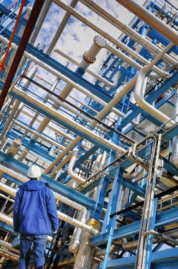 Petrol işçisi ve ginat boru hatları inşaatları