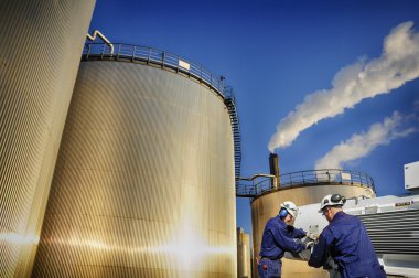Petrol İşçileri, rafineri ve sanayi