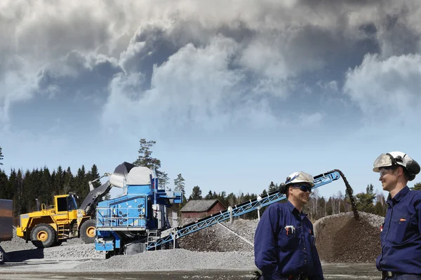 Stone quarry works with trucks and workers — Stock Photo, Image