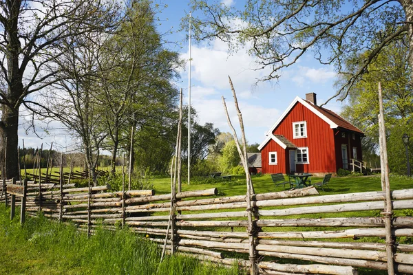 Velha casa rural na paisagem cultural — Fotografia de Stock