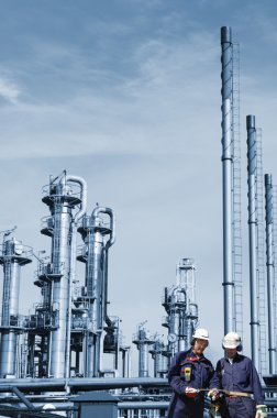 Petrol İşçileri ile endüstriyel rafineri