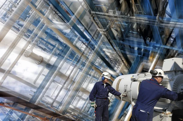 Olja och gas arbetstagare med rörledningar — Stockfoto