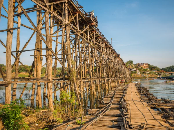 Pont en bois (pont Mon) dans le district de Sangkhlaburi, Kanchanabur — Photo