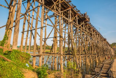 Sangkhlaburi bölgesinde, Kanchanabur ahşap köprü (Mon Köprüsü)