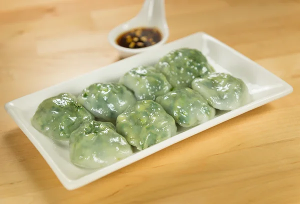 Steamed Dumpling stuffed with Garlic Chives and Taro and bamboo — Stock Photo, Image