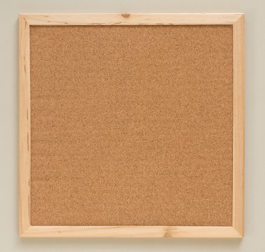 beyaz duvar arka plan üzerinde kahverengi mantar pano