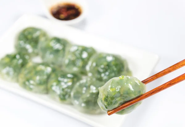 Steamed Dumpling stuffed with Garlic Chives and Taro and bamboo — Stock Photo, Image