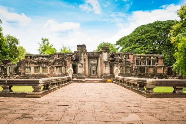 Historic Prasat Hin Phimai Castle at Nakhon Ratchasima Province, — Stock Photo, Image