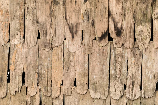 Fondo de madera en descomposición en la antigua superficie de la pared de la cabaña —  Fotos de Stock