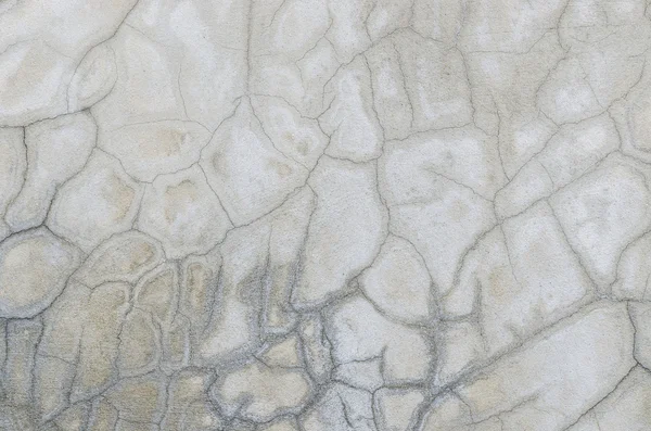 抽象的なセメントのひび割れ古い白組積造壁上のテクスチャ — ストック写真