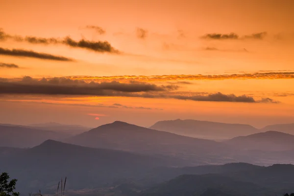 Sunrise view of landscape at Tropical Mountain Range — Stock Photo, Image