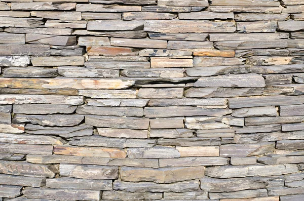Узор декоративной каменной стены из шифера — стоковое фото