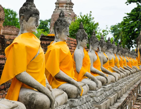 Gamla buddha staty i templet — Stockfoto