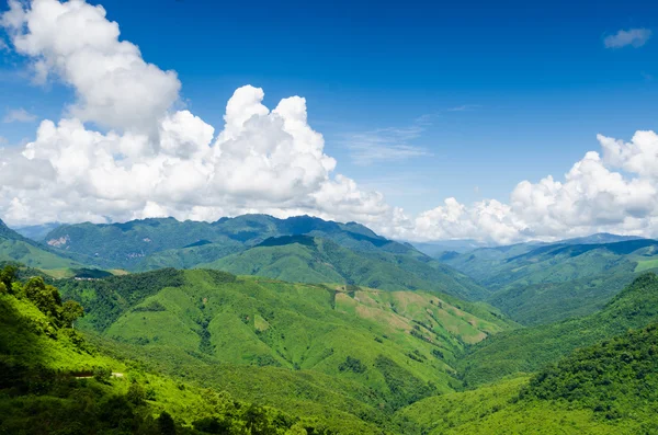 Green mountains and blue sky with clouds — Stock Photo, Image