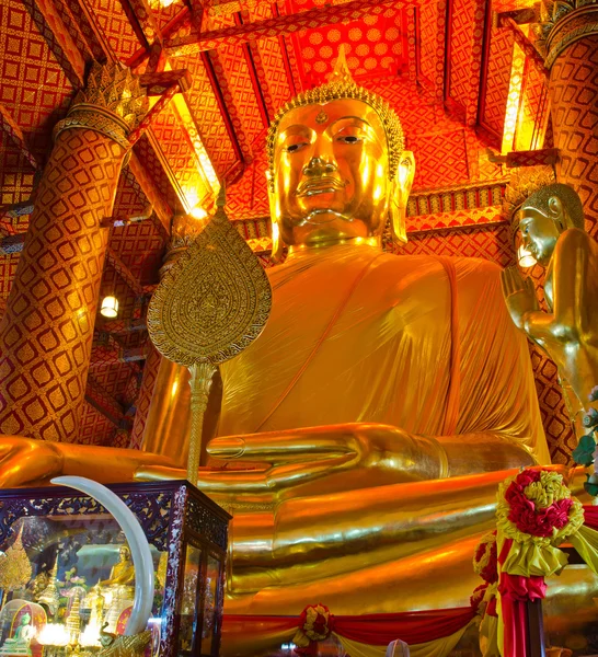 Golden  Buddha statue in temple — Stock Photo, Image