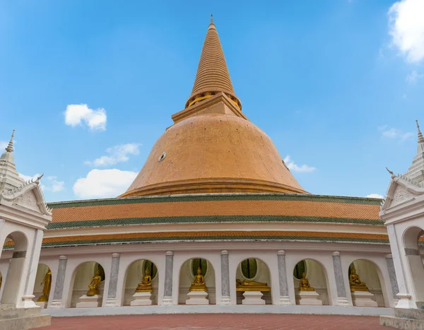 Ступа Ват Пхра Патом Чеди — стоковое фото
