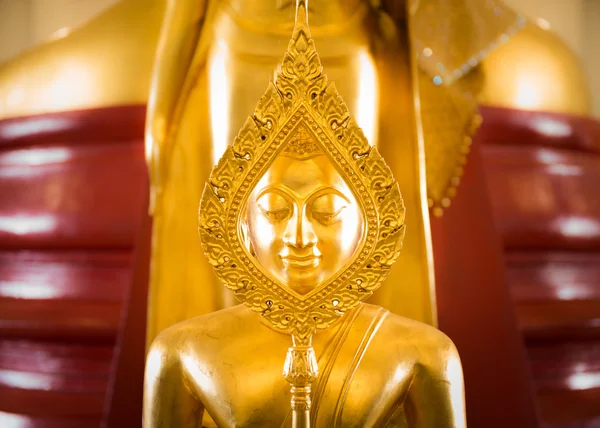 Gouden Boeddhabeeld in tempel — Stockfoto
