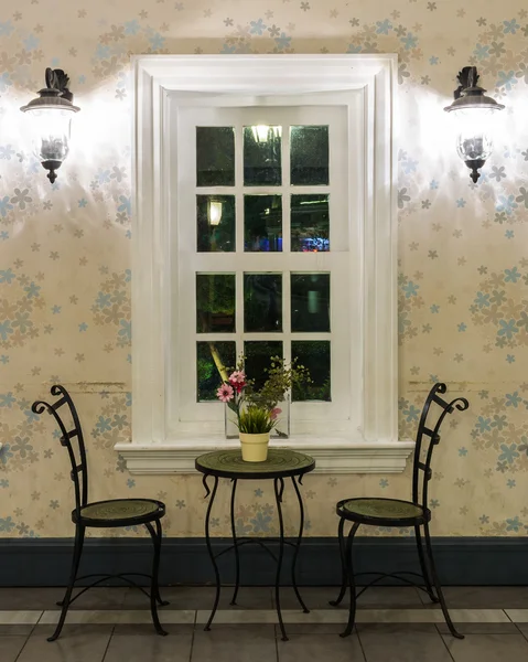 Стальной стул украшения роскошь современной в гостиной — стоковое фото