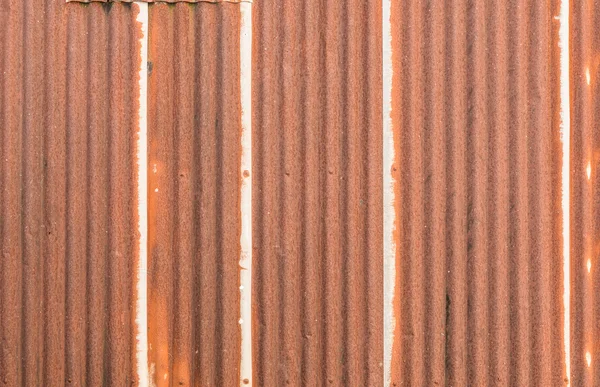 镀锌的老生锈的旧钢屋盖 — 图库照片