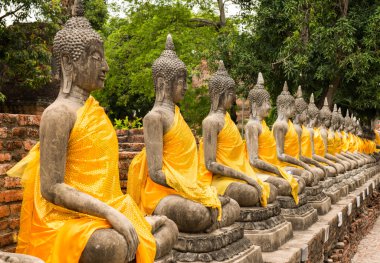 Temple eski Buda heykeli