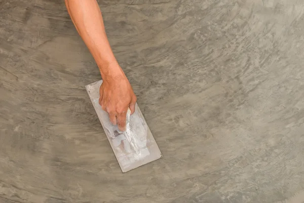 Hand using steel trowel to finish Polished wet concrete surface — Stock Photo, Image