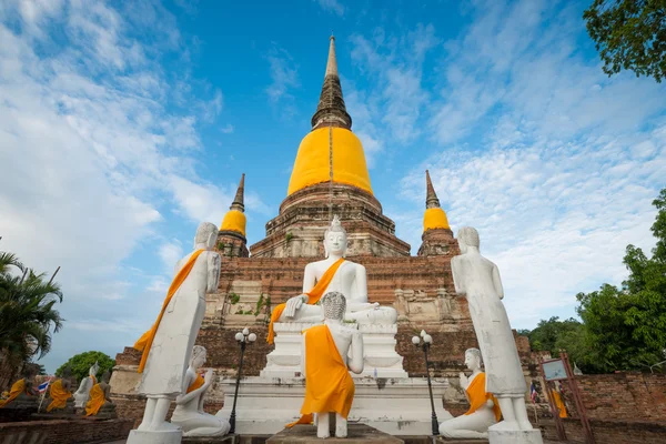 Viejo templo en Wat Yai Chai Mongkol — Foto de Stock