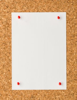 beyaz kağıt Not sayfası kırmızı itme ile pin cork board 