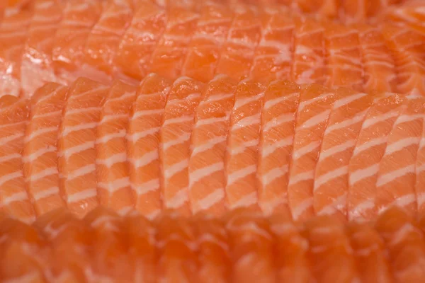 In Scheiben geschnittenes frisches Lachssushi — Stockfoto