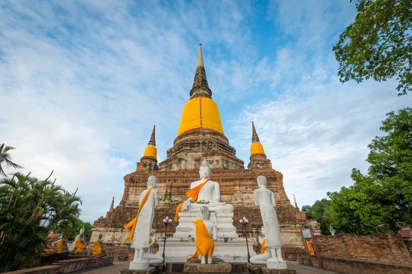 Gamla tempel wat yai chai mongkol — Stockfoto