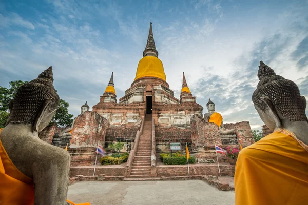 Viejo templo en Wat Yai Chai Mongkol — Foto de Stock